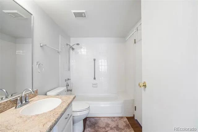 13850 E Marina Drive #211 Aurora, CO 80014