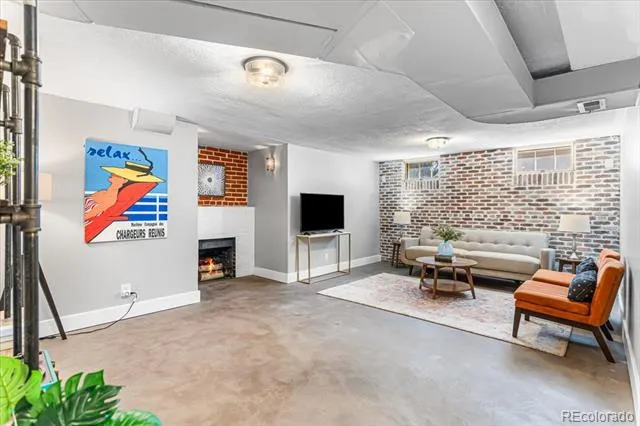 1533 Oneida Street Denver, CO 80220