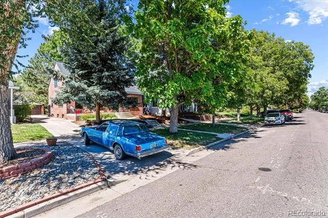 1533 Oneida Street Denver, CO 80220