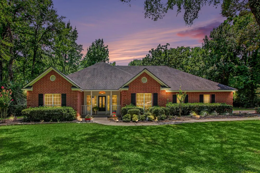 8911 Diamante Drive Magnolia, TX 77354