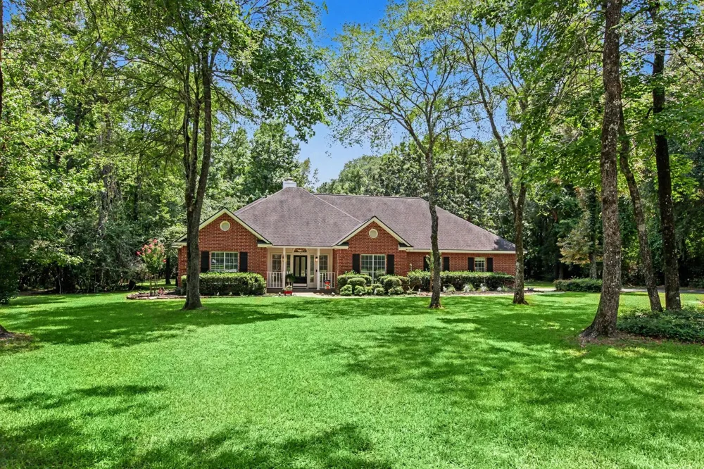 8911 Diamante Drive Magnolia, TX 77354