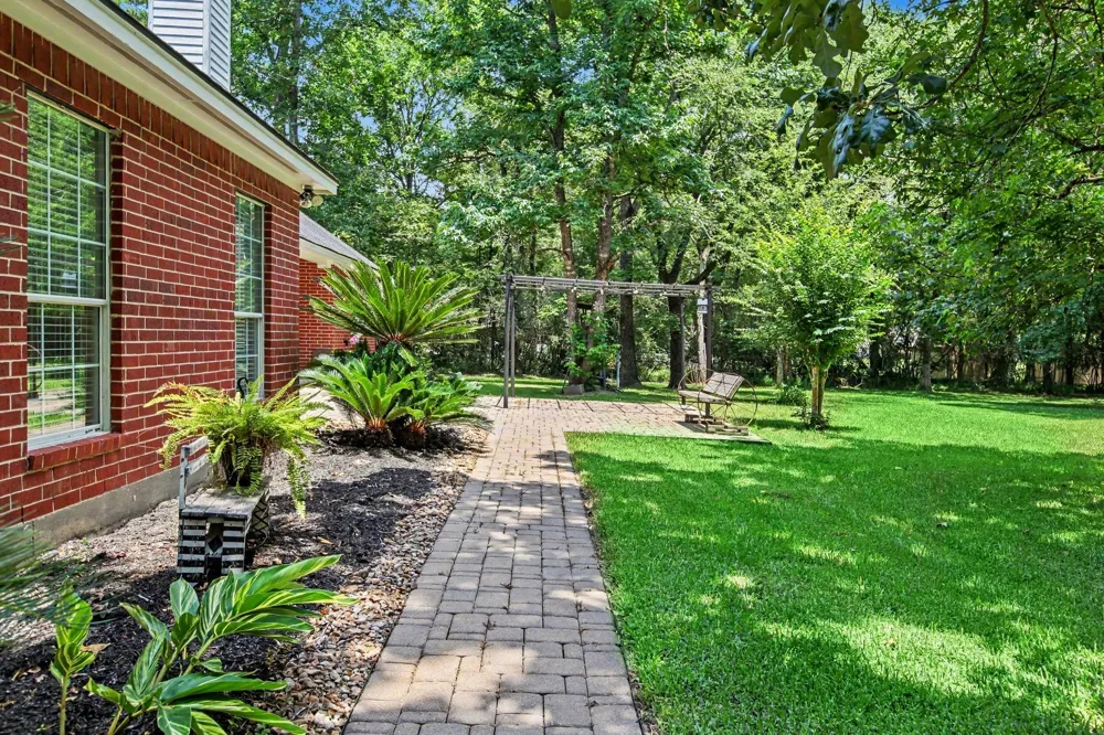 8911 Diamante Drive Magnolia, TX 77354