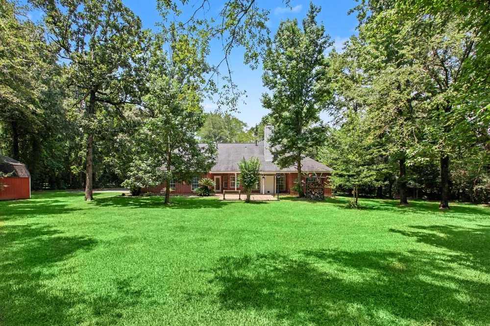 8911 Diamante Drive Magnolia, TX 77354
