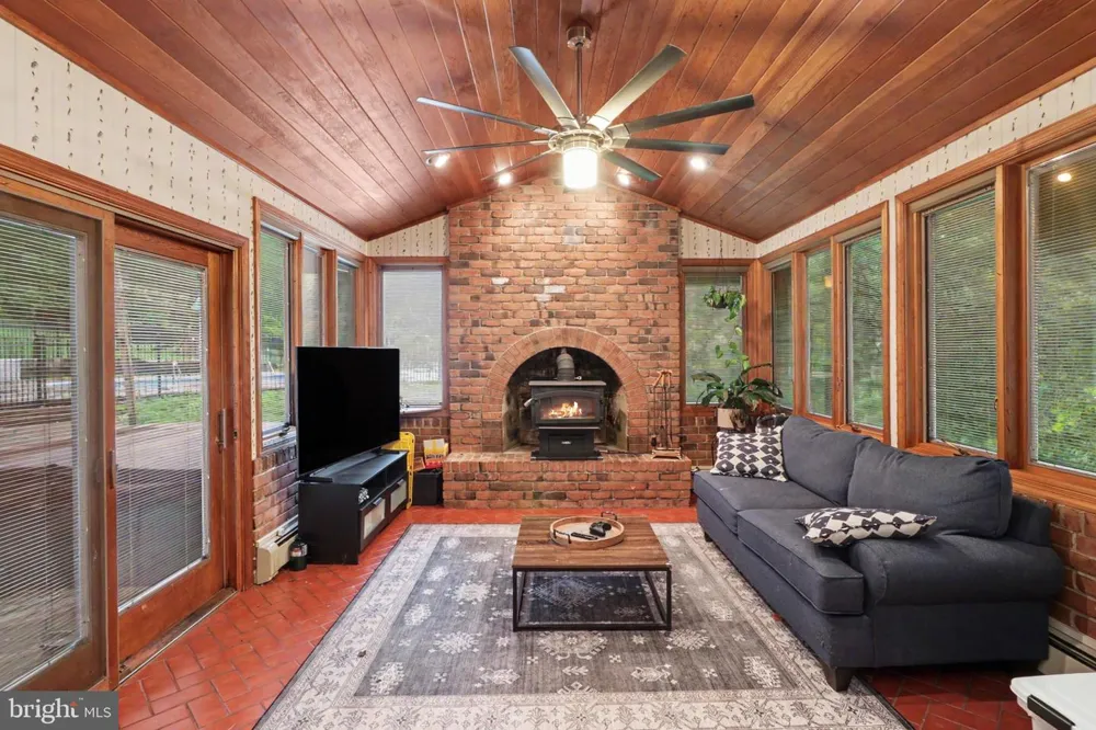 332 LAUREL DRIVE York, PA 17406