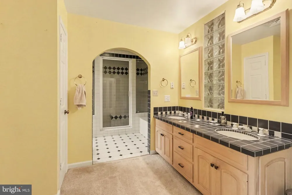 332 LAUREL DRIVE York, PA 17406