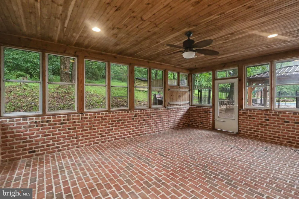 332 LAUREL DRIVE York, PA 17406