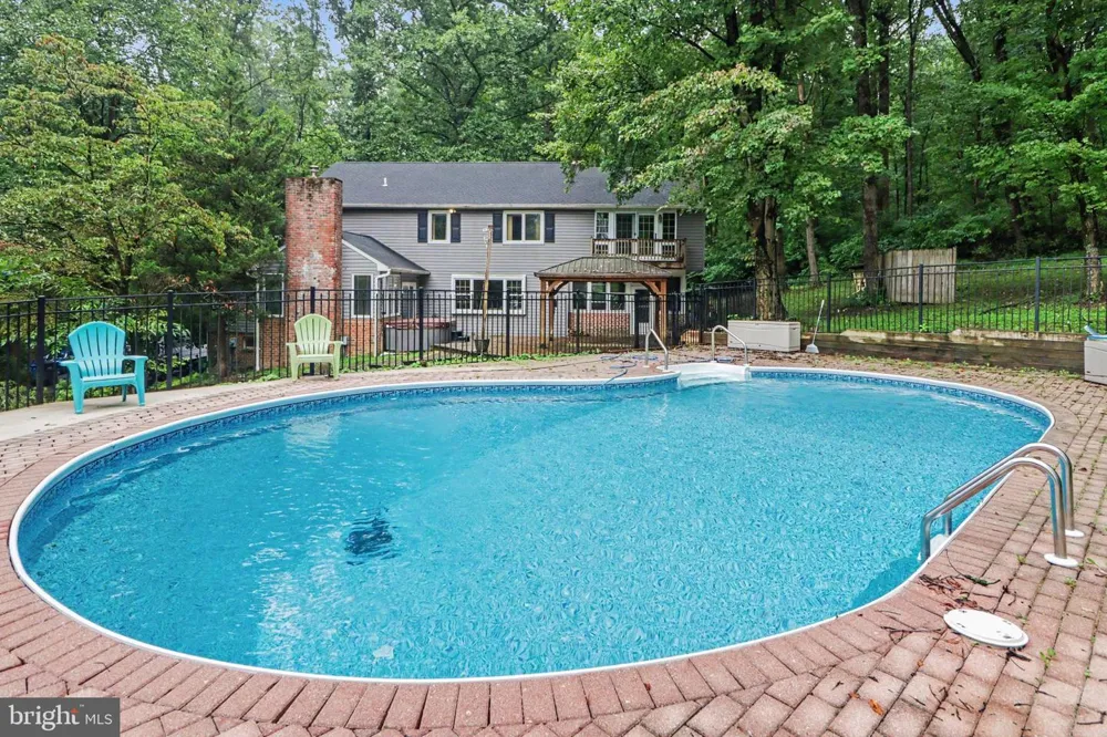 332 LAUREL DRIVE York, PA 17406