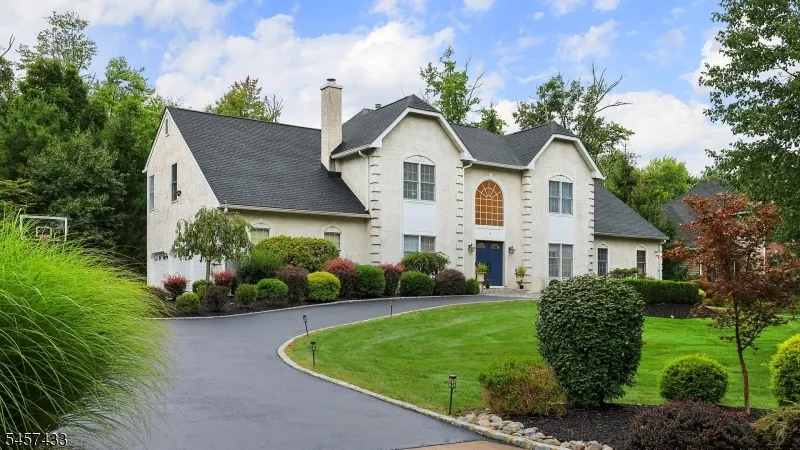 8 Downingtown Ct Warren, NJ 07059