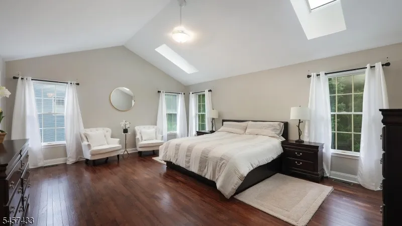 8 Downingtown Ct Warren, NJ 07059