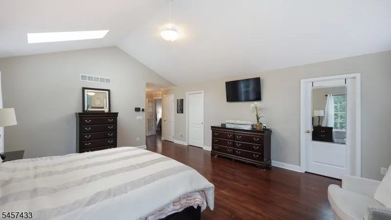 8 Downingtown Ct Warren, NJ 07059