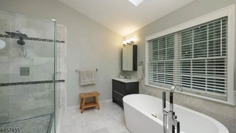 8 Downingtown Ct Warren, NJ 07059