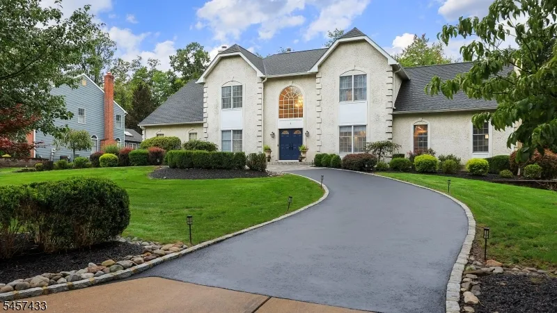 8 Downingtown Ct Warren, NJ 07059