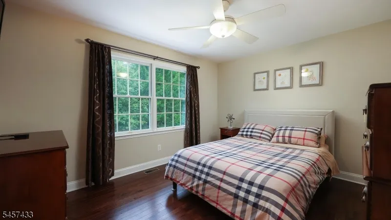 8 Downingtown Ct Warren, NJ 07059