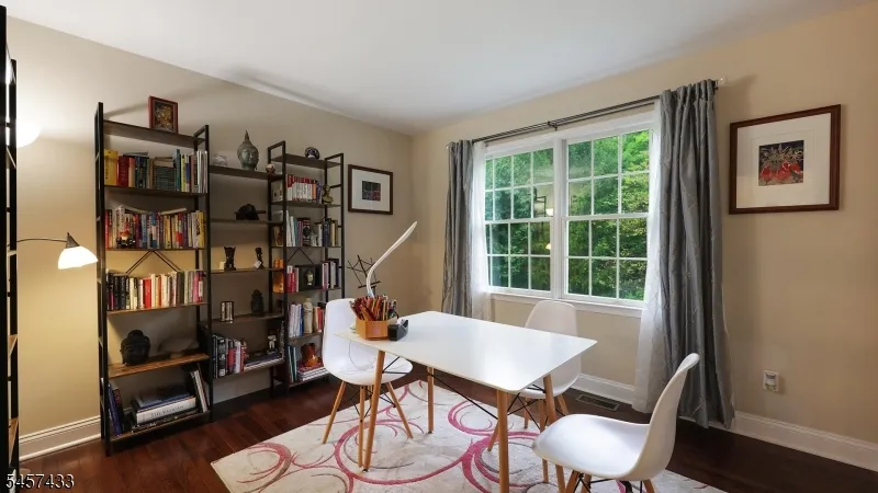 8 Downingtown Ct Warren, NJ 07059
