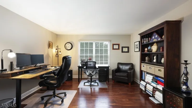 8 Downingtown Ct Warren, NJ 07059