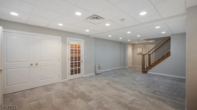 8 Downingtown Ct Warren, NJ 07059