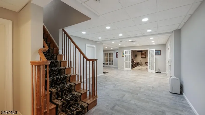 8 Downingtown Ct Warren, NJ 07059