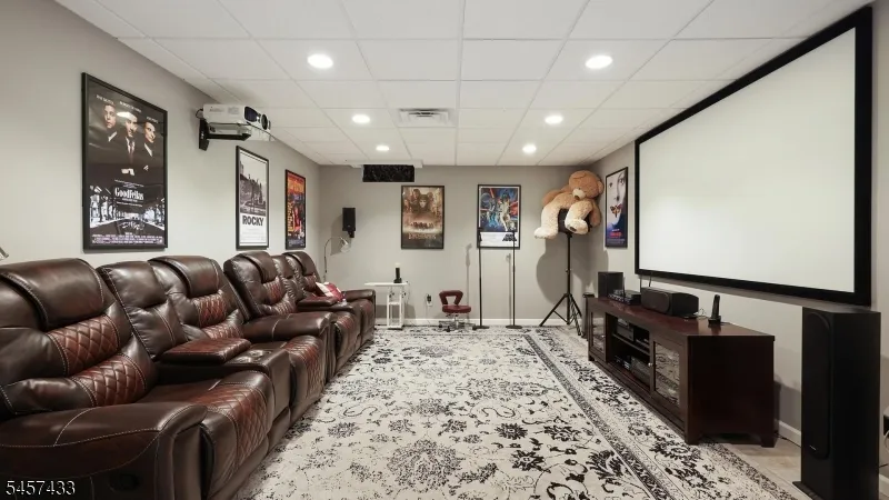 8 Downingtown Ct Warren, NJ 07059