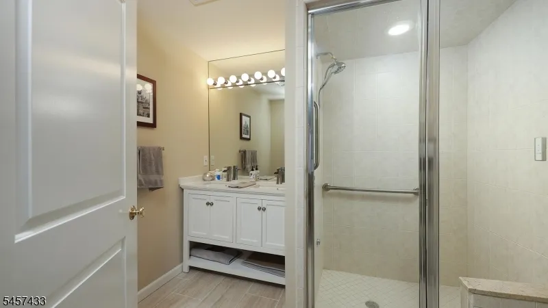 8 Downingtown Ct Warren, NJ 07059