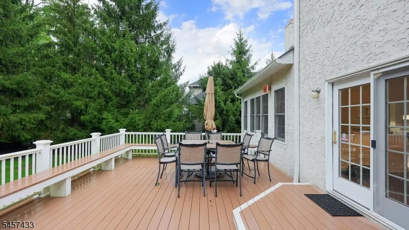 8 Downingtown Ct Warren, NJ 07059