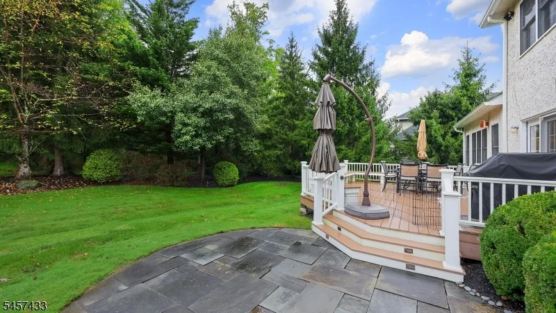 8 Downingtown Ct Warren, NJ 07059