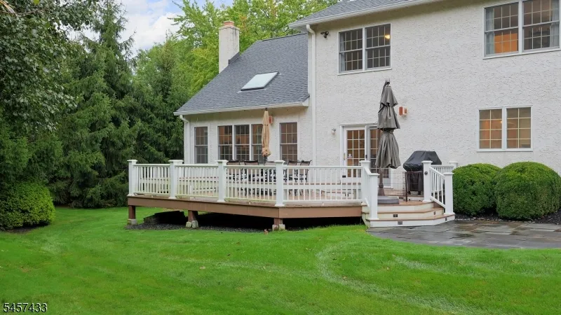 8 Downingtown Ct Warren, NJ 07059