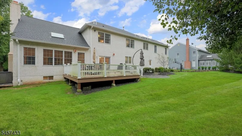 8 Downingtown Ct Warren, NJ 07059