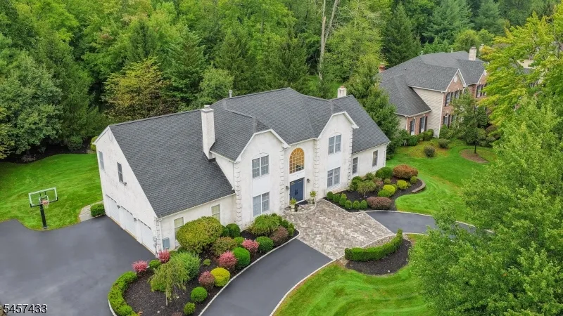 8 Downingtown Ct Warren, NJ 07059