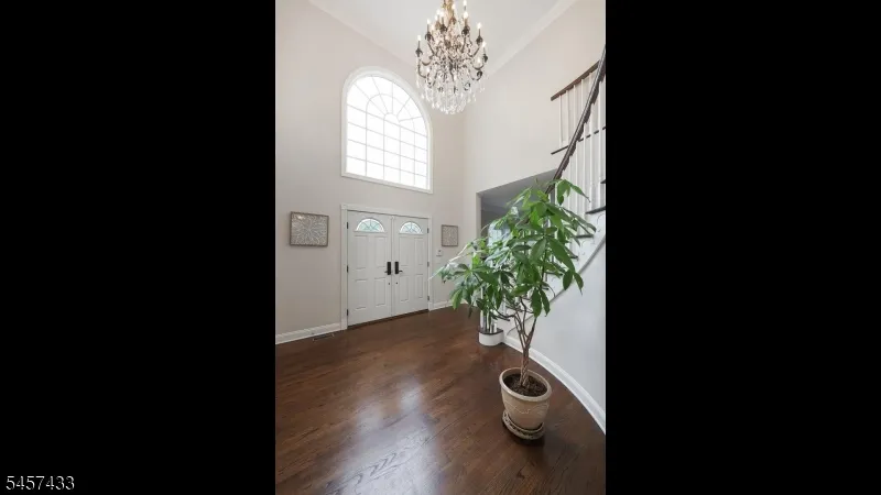 8 Downingtown Ct Warren, NJ 07059