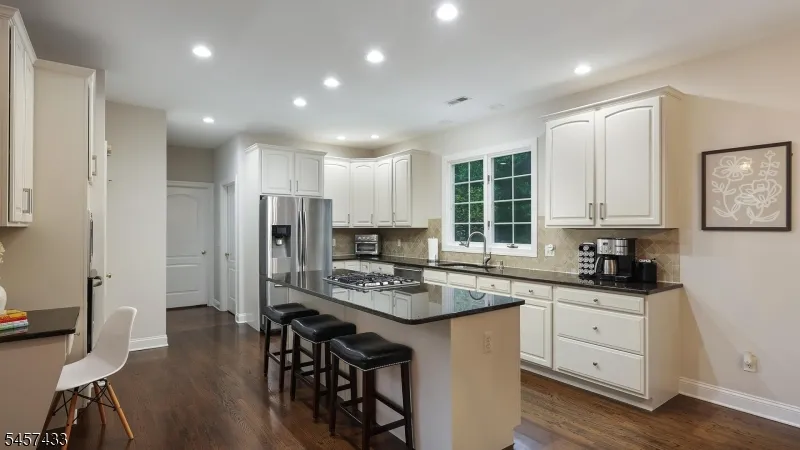 8 Downingtown Ct Warren, NJ 07059