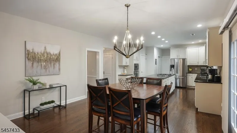 8 Downingtown Ct Warren, NJ 07059