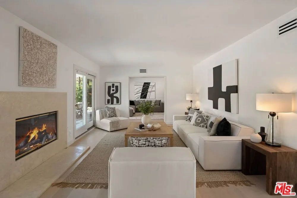 22505 Dardenne Street Calabasas, CA 91302