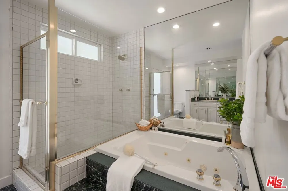 22505 Dardenne Street Calabasas, CA 91302