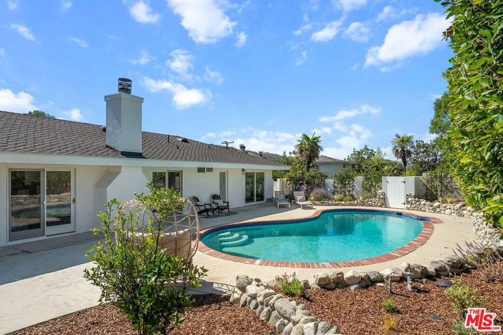 22505 Dardenne Street Calabasas, CA 91302