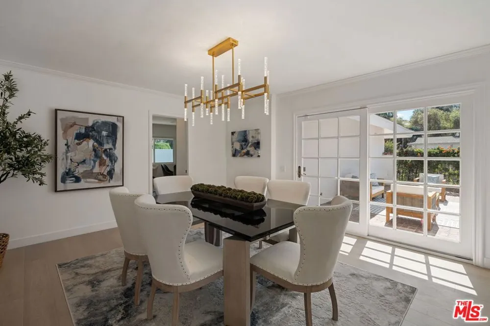 22505 Dardenne Street Calabasas, CA 91302