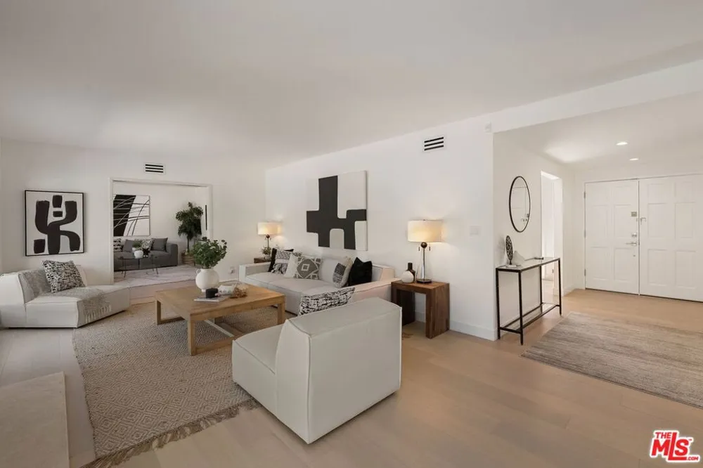 22505 Dardenne Street Calabasas, CA 91302