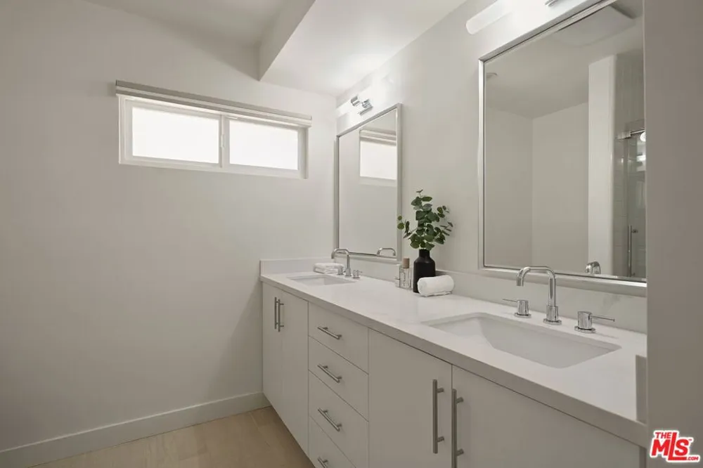 22505 Dardenne Street Calabasas, CA 91302