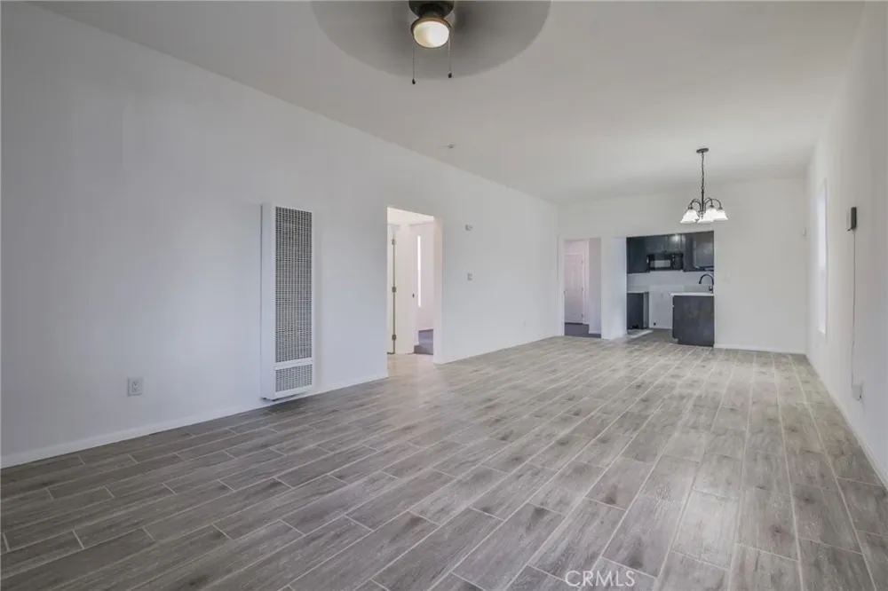 975 E 43rd Los Angeles, CA 90011