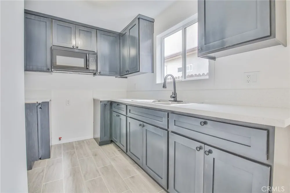 975 E 43rd Los Angeles, CA 90011
