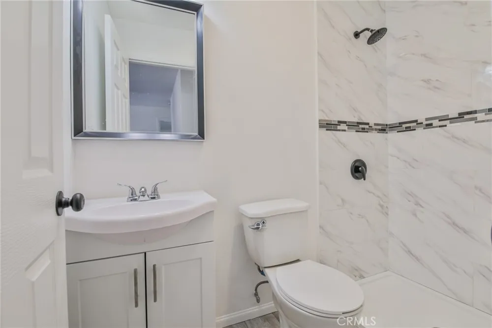 975 E 43rd Los Angeles, CA 90011
