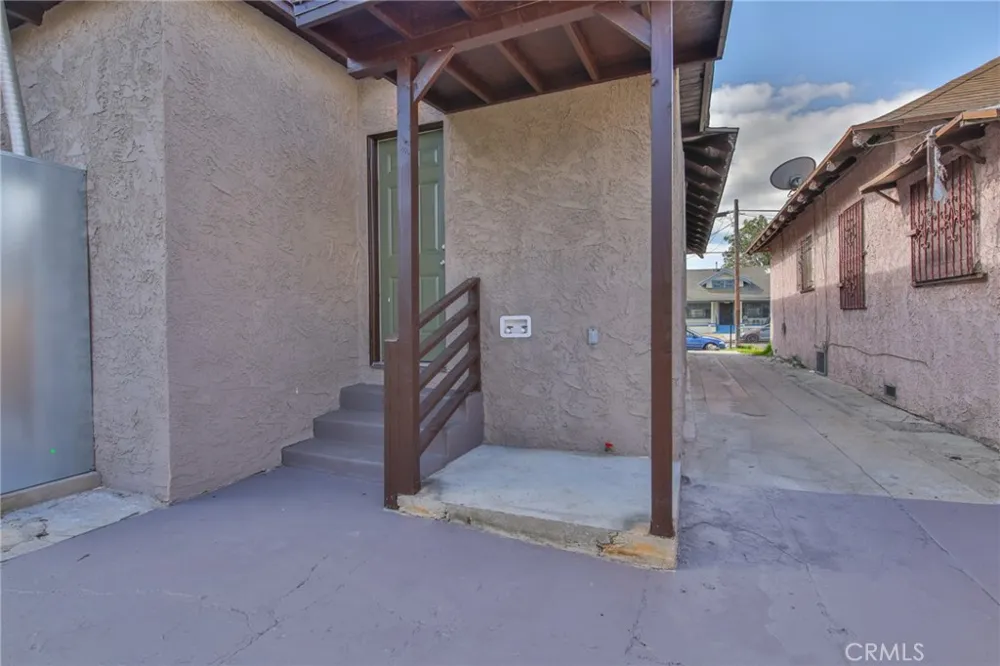 975 E 43rd Los Angeles, CA 90011