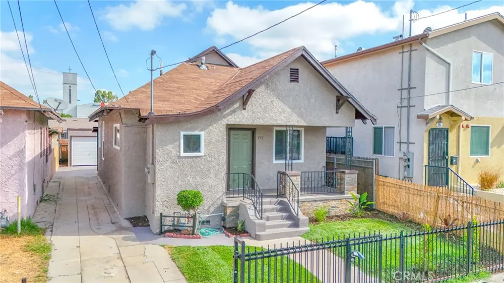 975 E 43rd Los Angeles, CA 90011