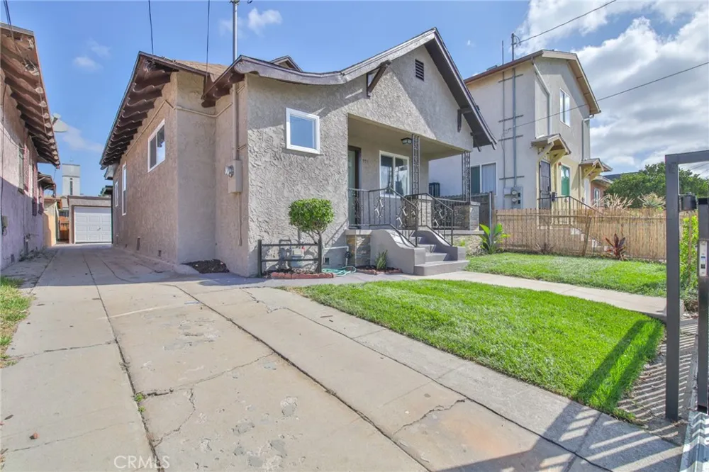 975 E 43rd Los Angeles, CA 90011