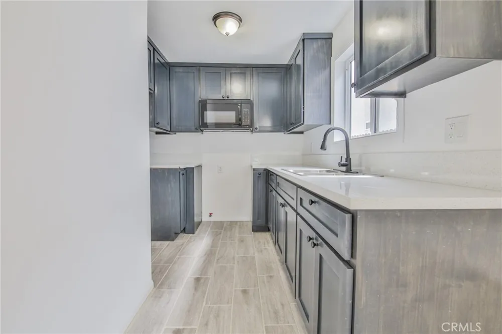 975 E 43rd Los Angeles, CA 90011