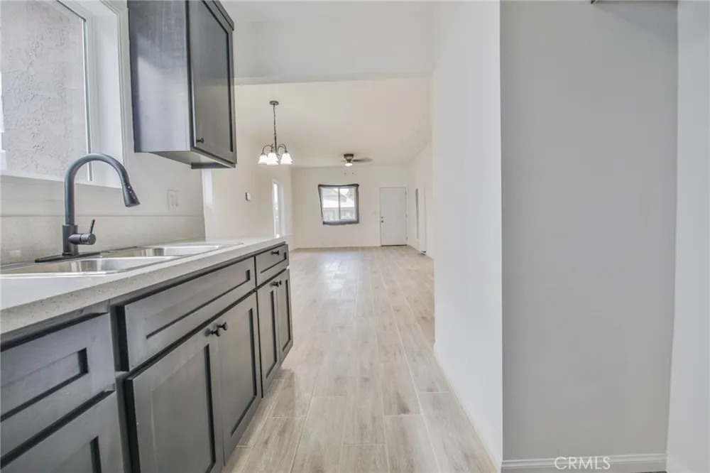 975 E 43rd Los Angeles, CA 90011