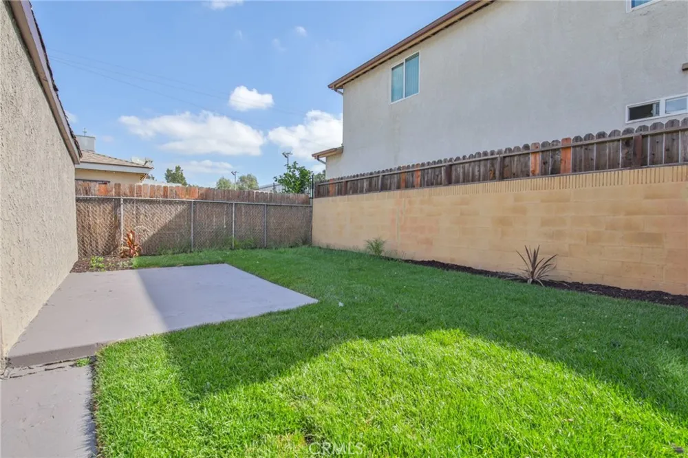 975 E 43rd Los Angeles, CA 90011