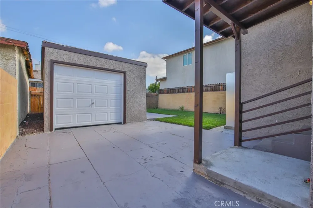 975 E 43rd Los Angeles, CA 90011