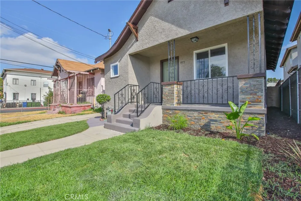 975 E 43rd Los Angeles, CA 90011