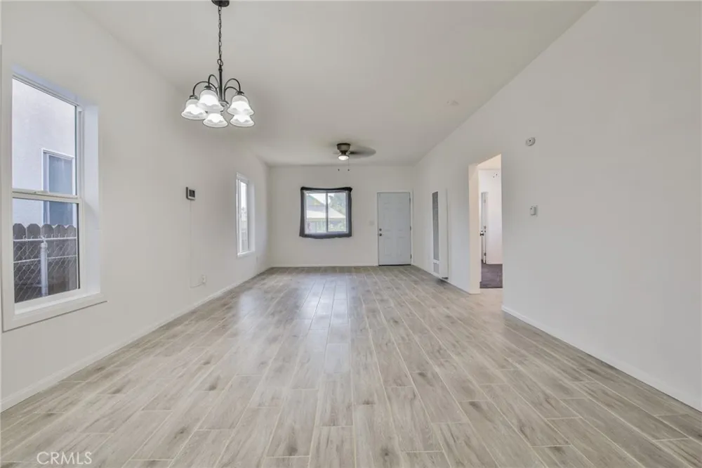 975 E 43rd Los Angeles, CA 90011
