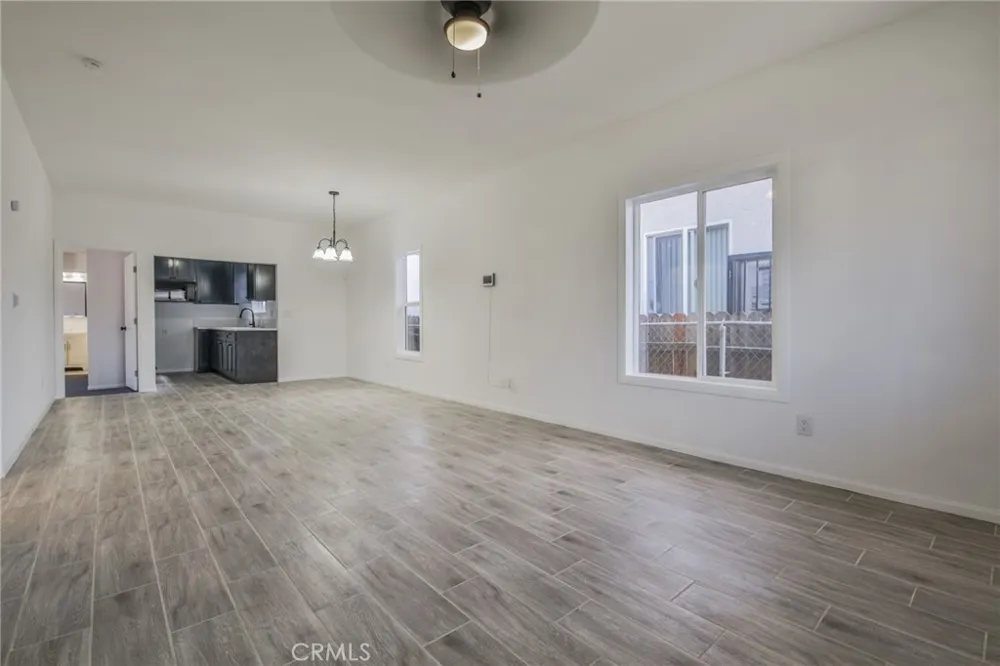 975 E 43rd Los Angeles, CA 90011